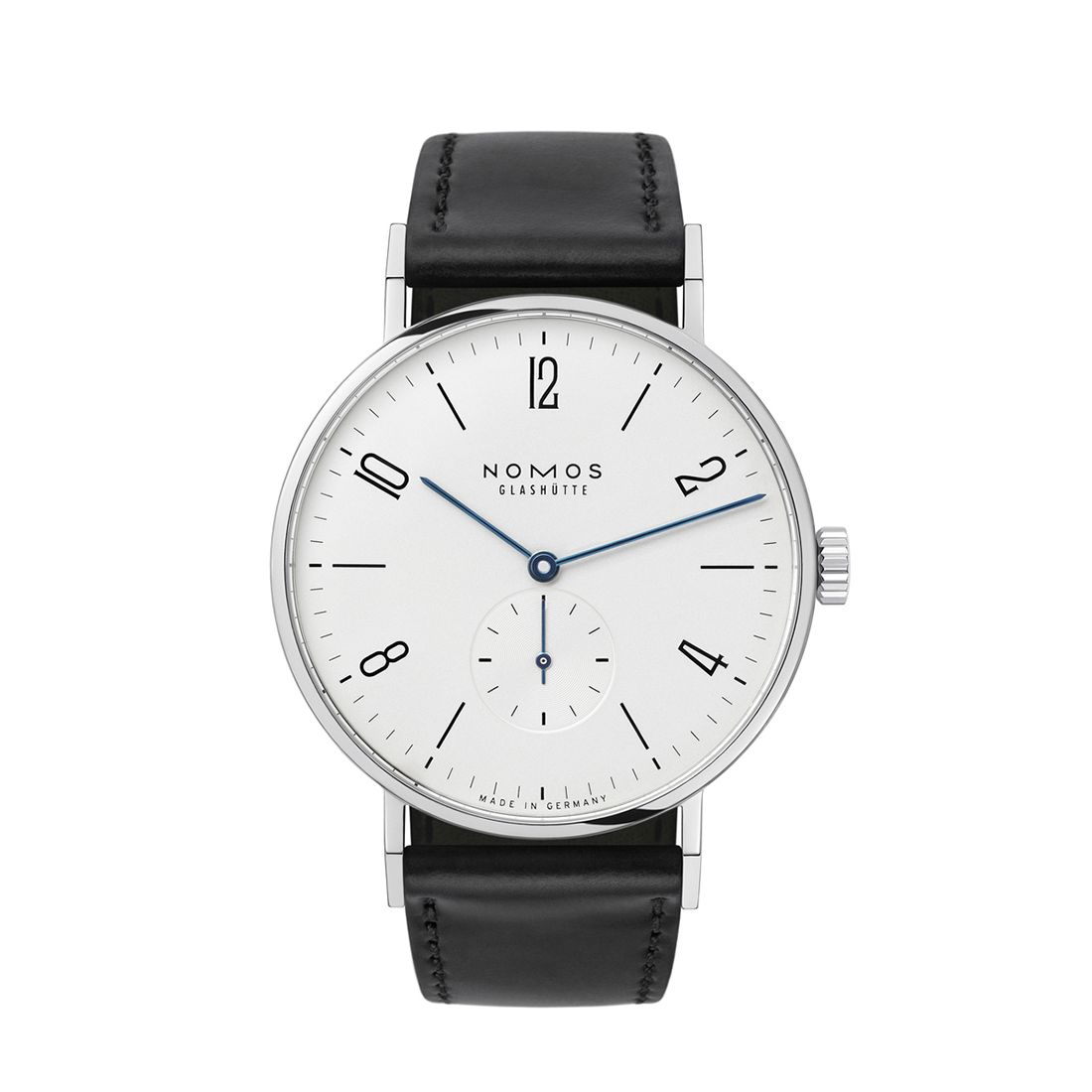 De Nomos Tangente 139 is een prachtige horloge met een minimalistisch design, blauwe wijzers en een elegante witte wijzerplaat. Het horloge is gemaakt van hoogwaardige materialen en is waterbestendig tot 30 meter diep. Dit horloge is perfect voor dagelijks gebruik en kan zowel casual als formeel gedragen worden. Combineer het met zowel casual als formele outfits voor een stijlvolle look.